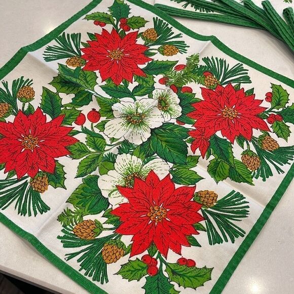 Poinsettia napkins 8 vintage, excellent condition 15x15 - Picture 2 of 3